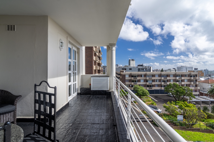 2 Bedroom Property for Sale in Green Point Western Cape